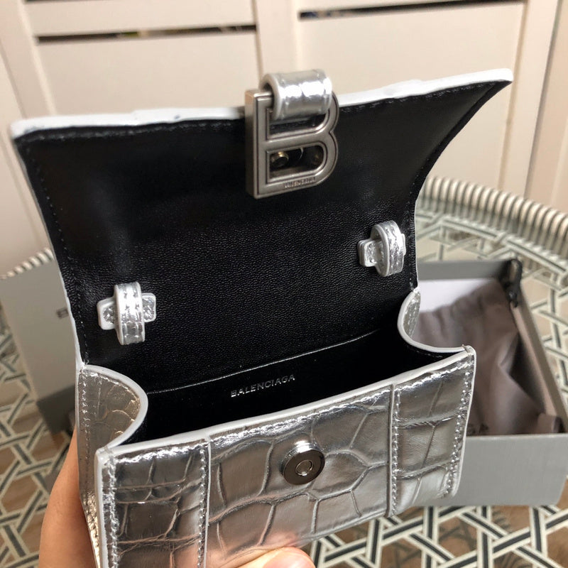 Side profile of elevated statement women's handbag – women's everyday handbag