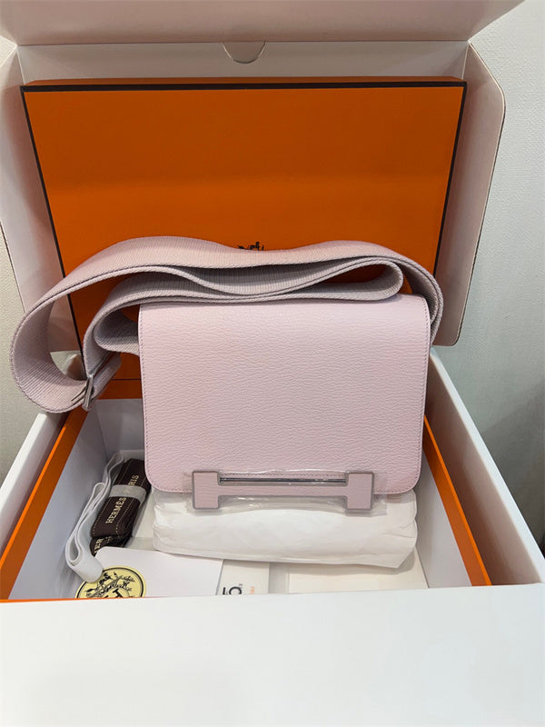  Chic everyday bag front view 7
