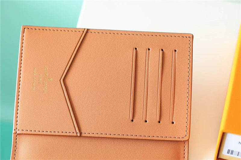  streamlined everyday bag detail view showing craftsmanship 8