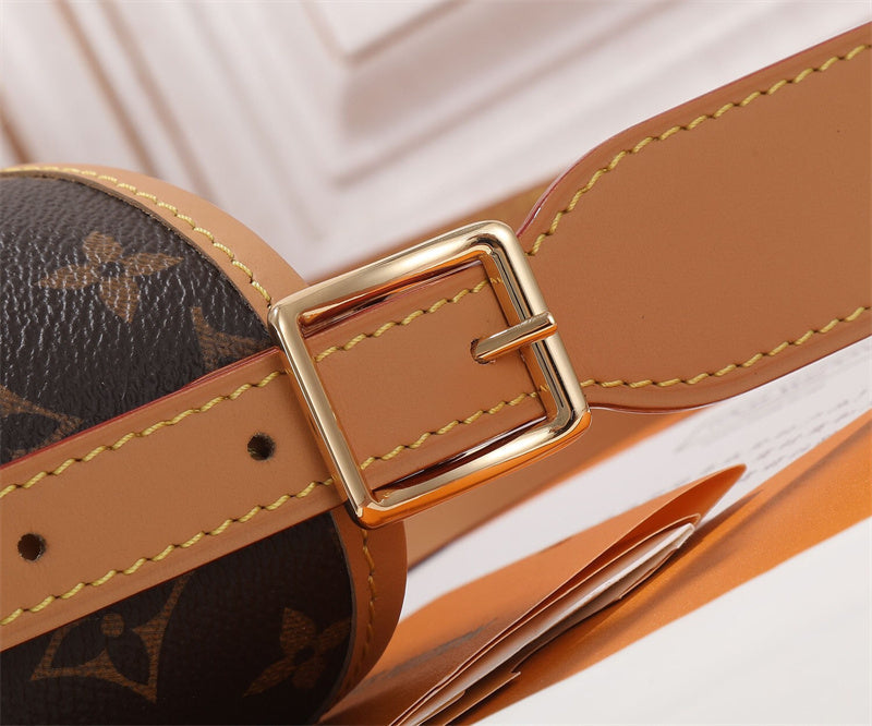  effortless structured bag detail view showing craftsmanship 8