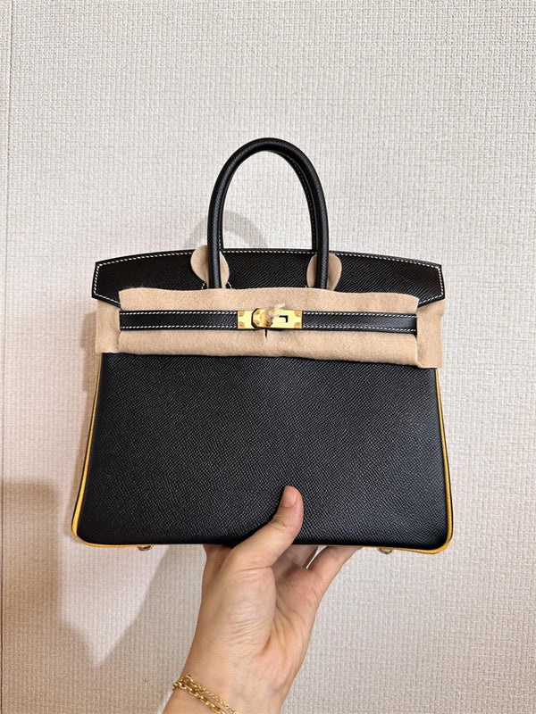  structured tote bag styled with outfit 18