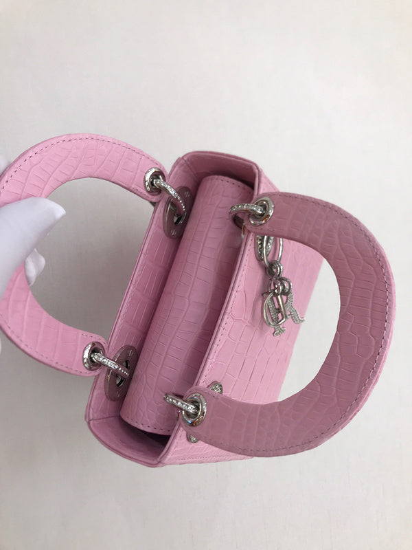 Handle and strap detail of signature sleek women's handbag – women's designer-style accessory