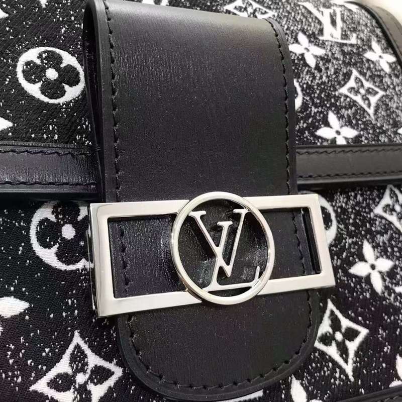 Styled lifestyle shot of everyday-luxe chic women's handbag – women's luxury accessory