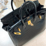  Graceful everyday bag carried on shoulder