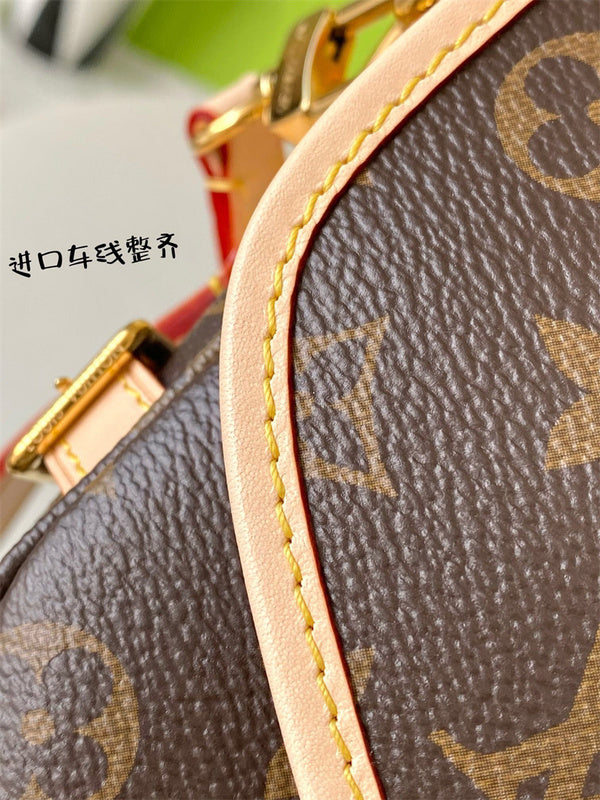  Structured crossbody bag front view 7