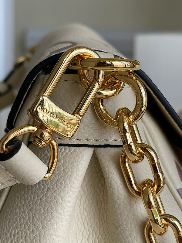 Handle and strap detail of premium refined women's handbag – women's luxury handbag