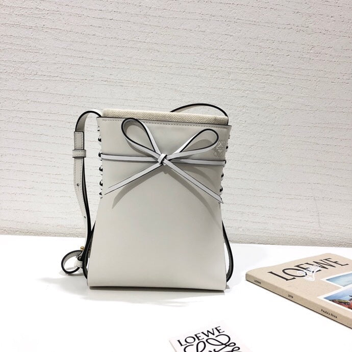 Ziva's Charm handbag – close-up view (18cm*24cm*5.5cm)