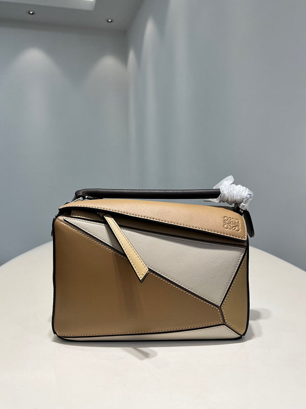 Ziva's Charm handbag – product shot (24cm*16.5cm*10.5cm)