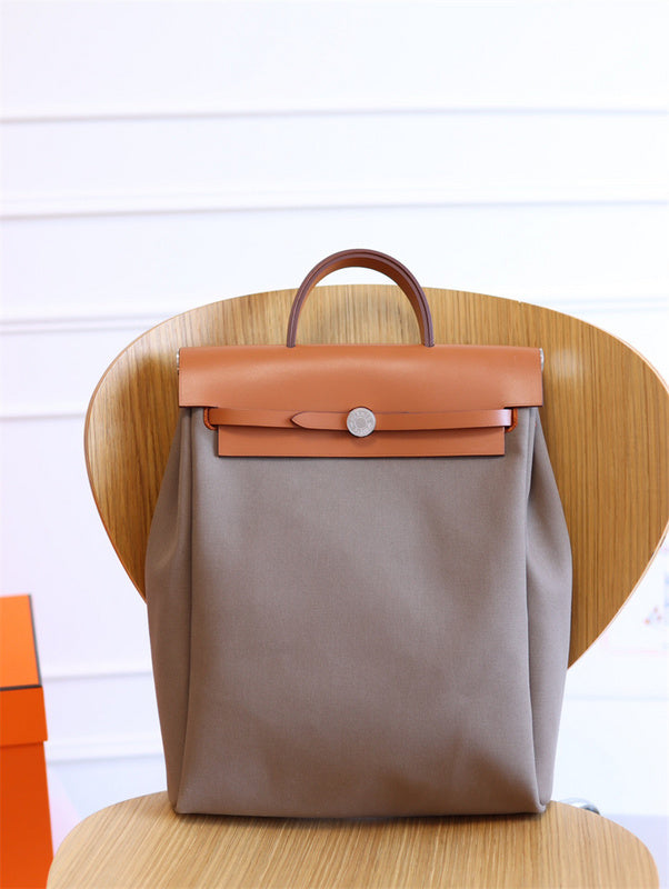  Classic crossbody bag front view 25