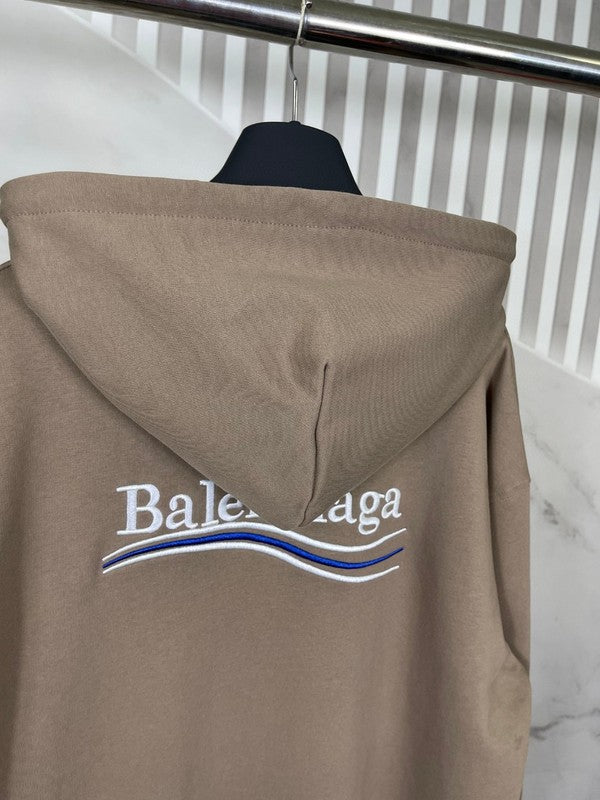 Side profile view of Balenciaga luxury piece style No.335
