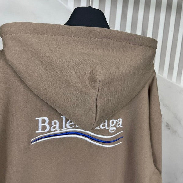 Side profile view of Balenciaga luxury piece style No.335