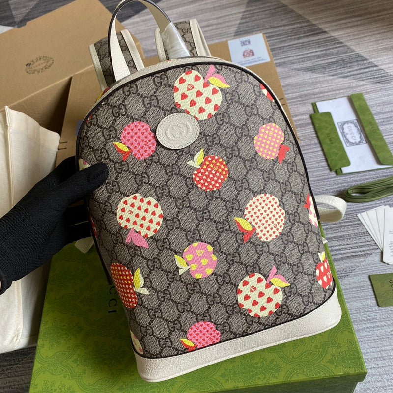 Handle and strap detail of elevated structured women's handbag – women's luxury accessory