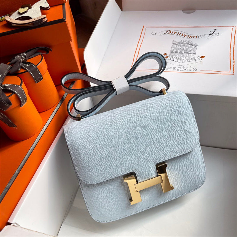  graceful tote bag styled with outfit 18