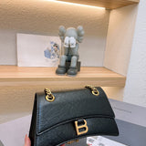 Ziva's Charm handbag – close-up view (one versatile size)