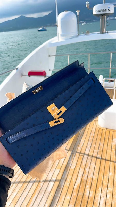  signature handbag styled with outfit 30