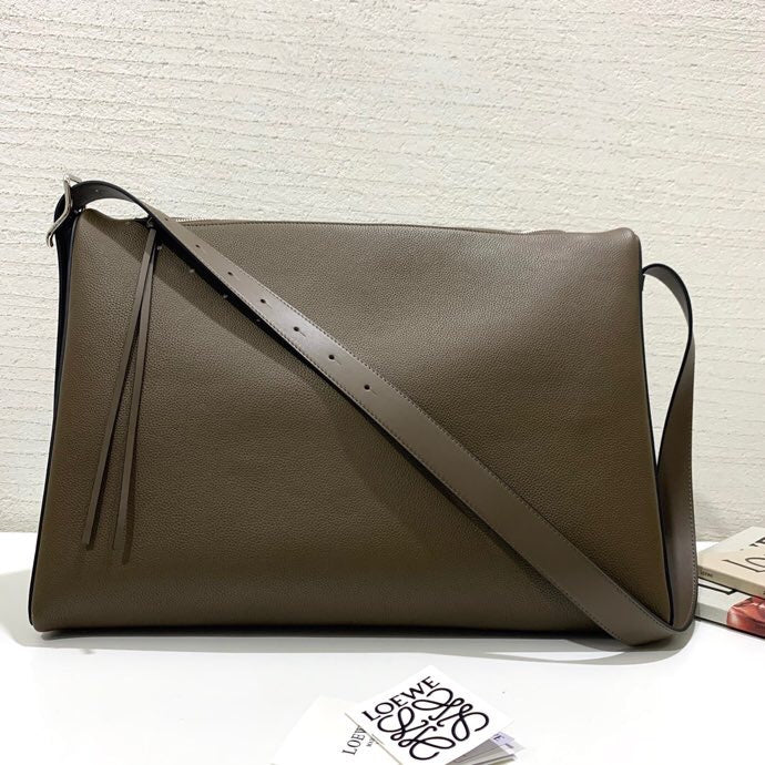 Ziva's Charm handbag – side angle view (46cm*30cm*22cm)