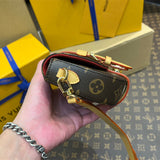  Elegant satchel carried on shoulder