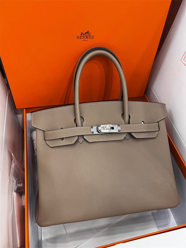  Understated top-handle bag front view