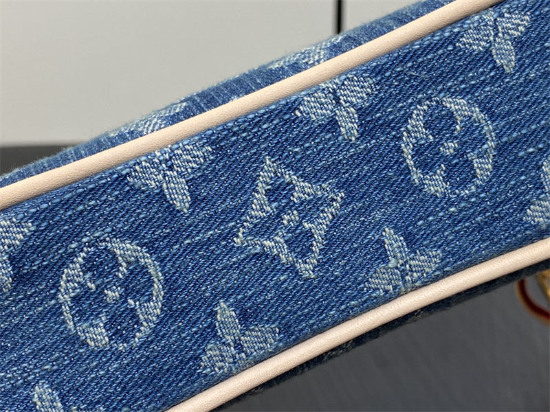  sleek everyday bag detail view showing craftsmanship 20