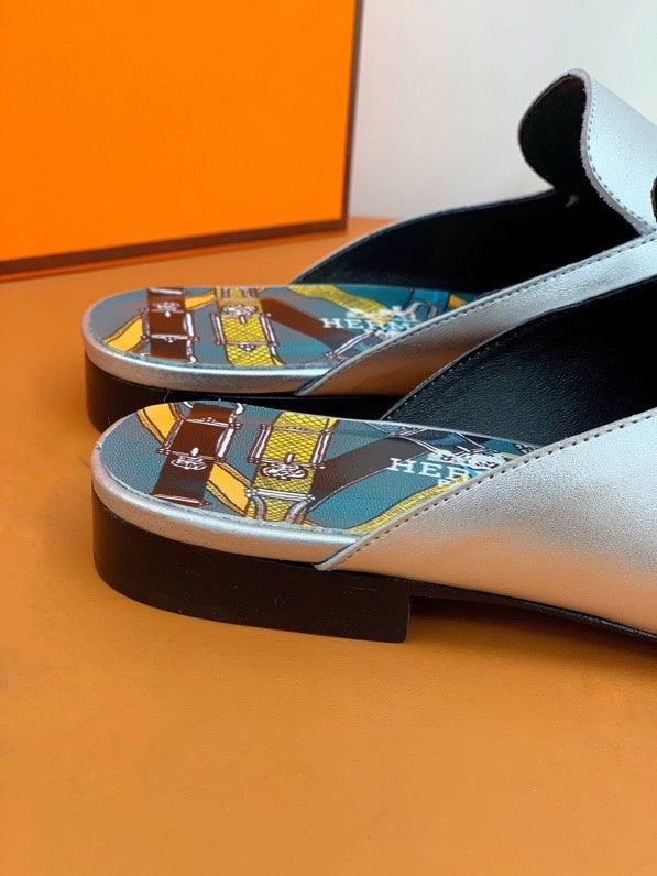 Hermès Black Loafer Flats - Heel Detail View