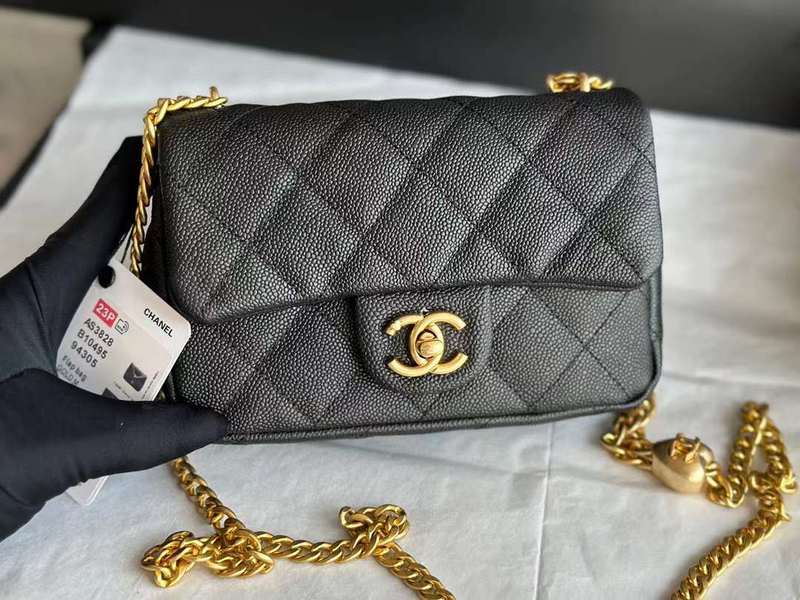 Zivas Charm Chic Craftsmanship Everyday Handbag (Premium Everyday Carry) – Close-Up Detail
