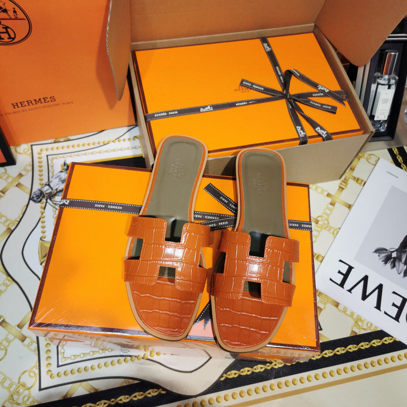 Hermes sandals Style 117 - logo and branding close-up