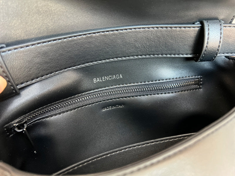 Ziva's Charm handbag – back view (one versatile size)