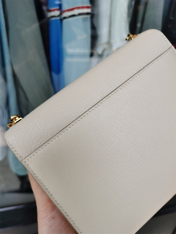  structured bag interior and compartment view 9