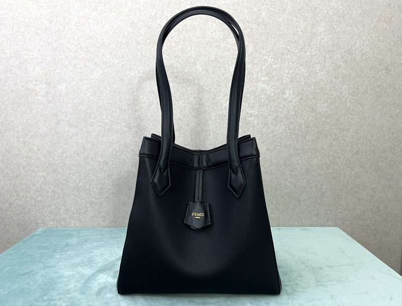 Ziva's Charm handbag – carry view (15cm*18.5cm*18cm)