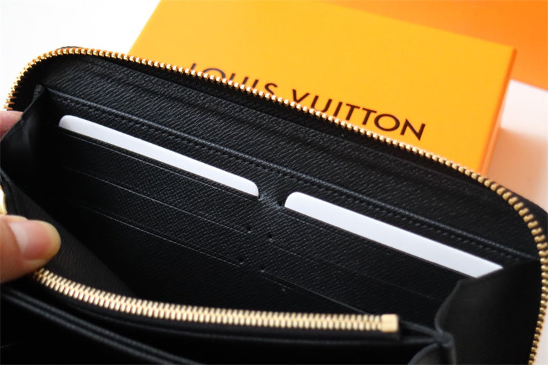  chic carryall bag detail view showing craftsmanship 8