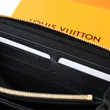  chic carryall bag detail view showing craftsmanship 8