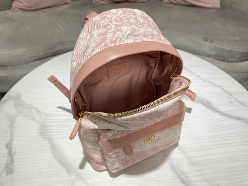 Side profile of classic refined women's handbag – women's premium purse