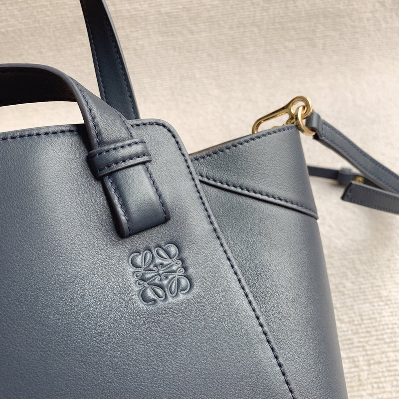 Ziva's Charm handbag – full view (20cm*20cm*18cm)