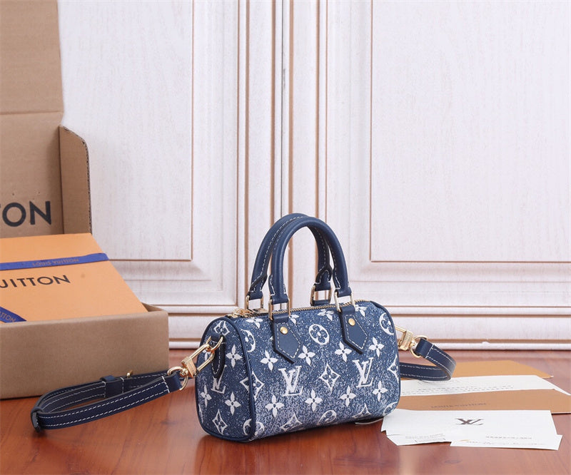  shoulder bag interior and compartment view