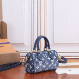  shoulder bag interior and compartment view