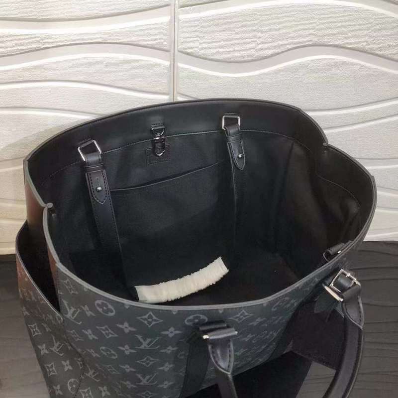 Front view of elevated premium women's handbag – women's luxury accessory