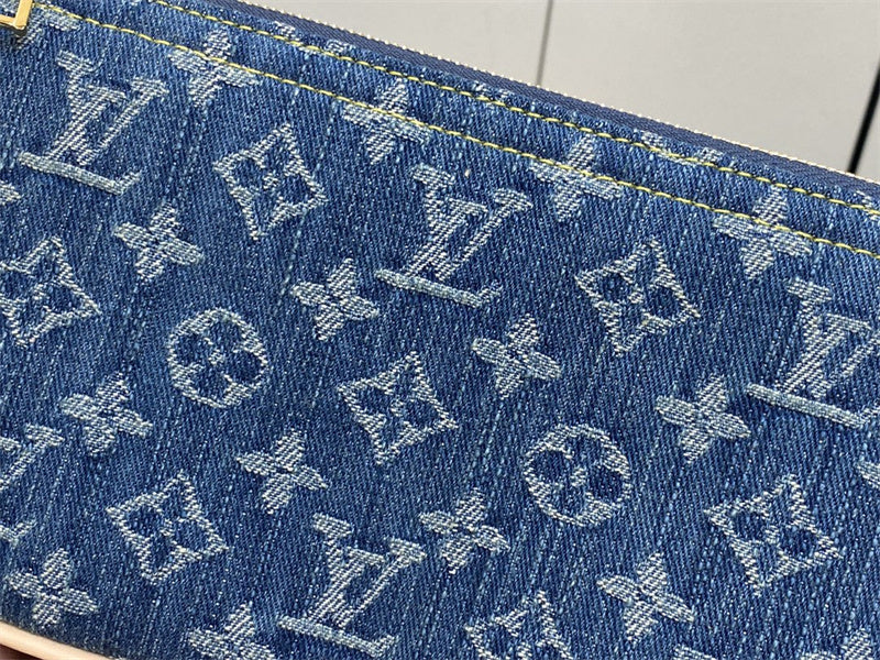  everyday bag close-up of hardware and finish 17