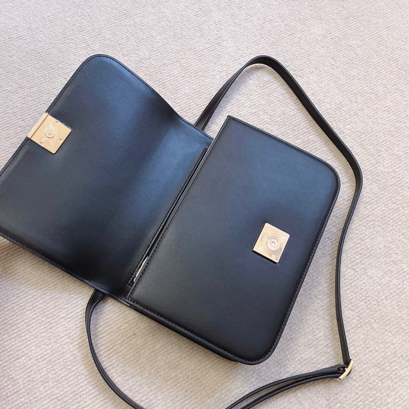 Ziva's Charm handbag – full view (19cm*13cm*6cm)