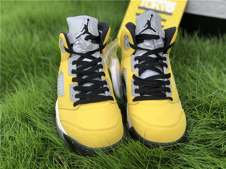 Nike Men's & Women's Iconic Street Trainers — Style 107 back view