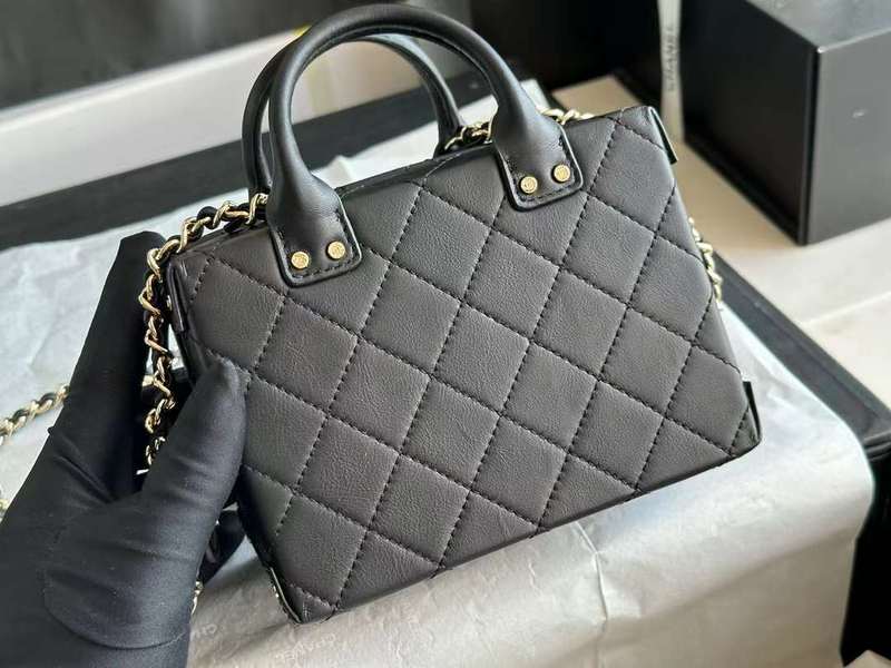 Zivas Charm Streamlined Design Everyday Handbag (Elevated Daily Companion) – Styled Look