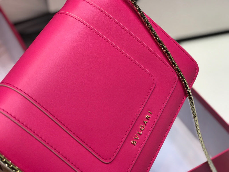 Sleek Vegan Leather Handbag - Chic Everyday Appeal | Women's Premium Handbag #1780 - texture close-up (image 9) of designer-inspired handbag