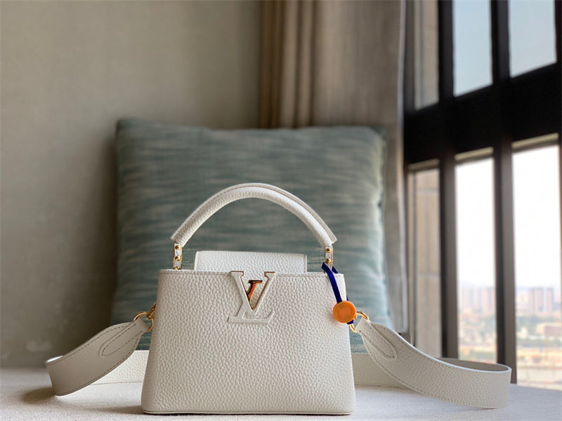  shopper bag interior and compartment view 27