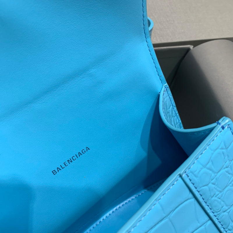 Understated Vegan Leather Handbag - Chic Everyday Appeal | Women's Statement Accessory #578 - texture close-up (image 9) of designer-inspired handbag