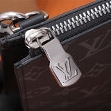  Effortless structured bag carried on shoulder