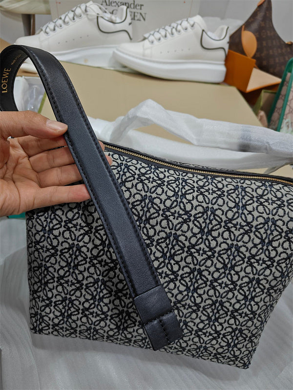 Ziva's Charm handbag – product shot (21cm*20cm*14cm)