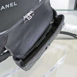 Zivas Charm Versatile Design Fashion Handbag (Statement-Ready Design) – Close-Up Detail