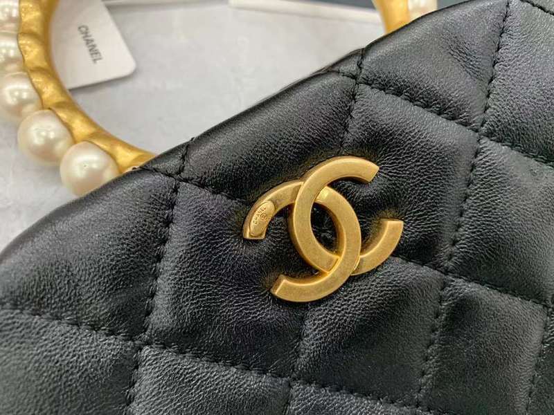 Zivas Charm Effortless Elegance Luxury Handbag (Structured Everyday Essential) – Close-Up Detail