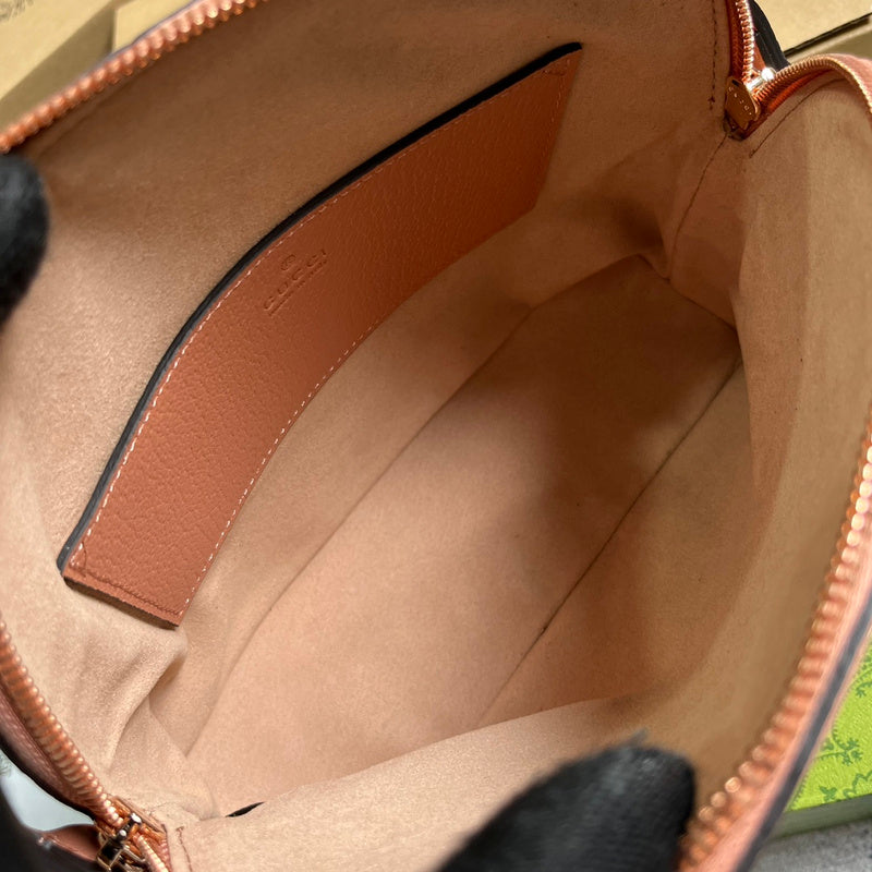 Side profile of modern polished women's handbag – women's everyday handbag