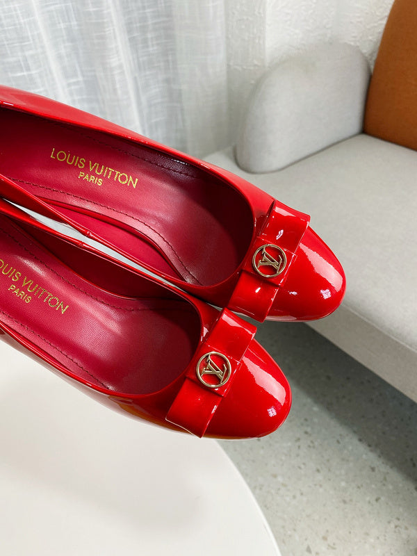 Louis Vuitton shoes Style 185 - top view showing design
