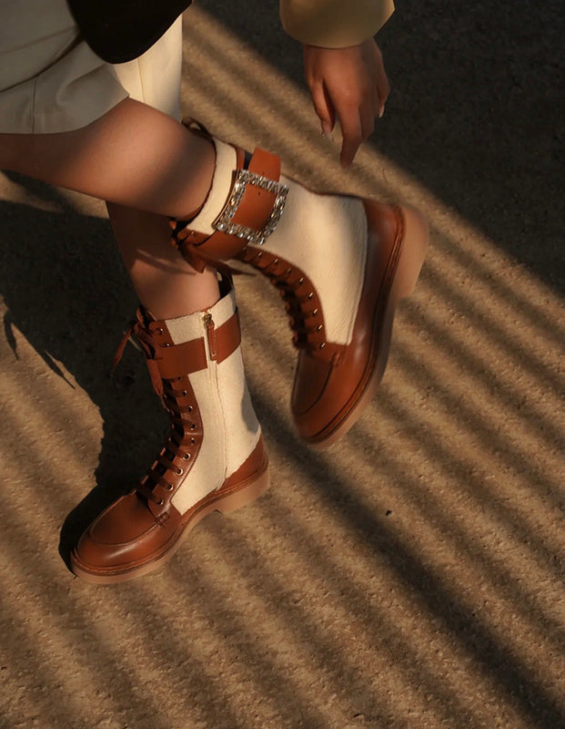 Styling view of Roger Vivier luxury piece style No.084